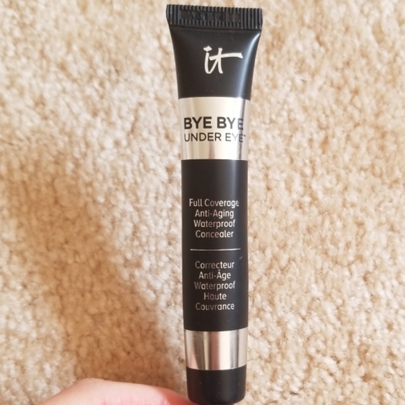 it cosmetics Other - Bye Bye Under Eye Concealer